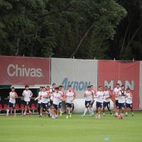 Chivas alista sanciones para Alexis Vega y Alan Cervantes