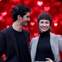 Por todo el mundo, Ursula Corberó y Chino Darín muestran su apasionada historia de amor