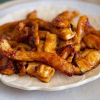 Palitos de pollo sin harinas y altos en proteína: una receta súper fácil y rica que es un 10