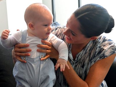 El hermoso e inesperado regalo que recibió Archie, el hijo del príncipe Harry y Meghan Markle