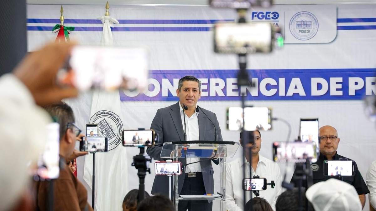 Bernardo Rodríguez Alamilla, fiscal de Oaxaca, informa sobre una célula criminal que despojaba violentamente a cuentahabientes tras realizar movimientos bancarios de alto valor