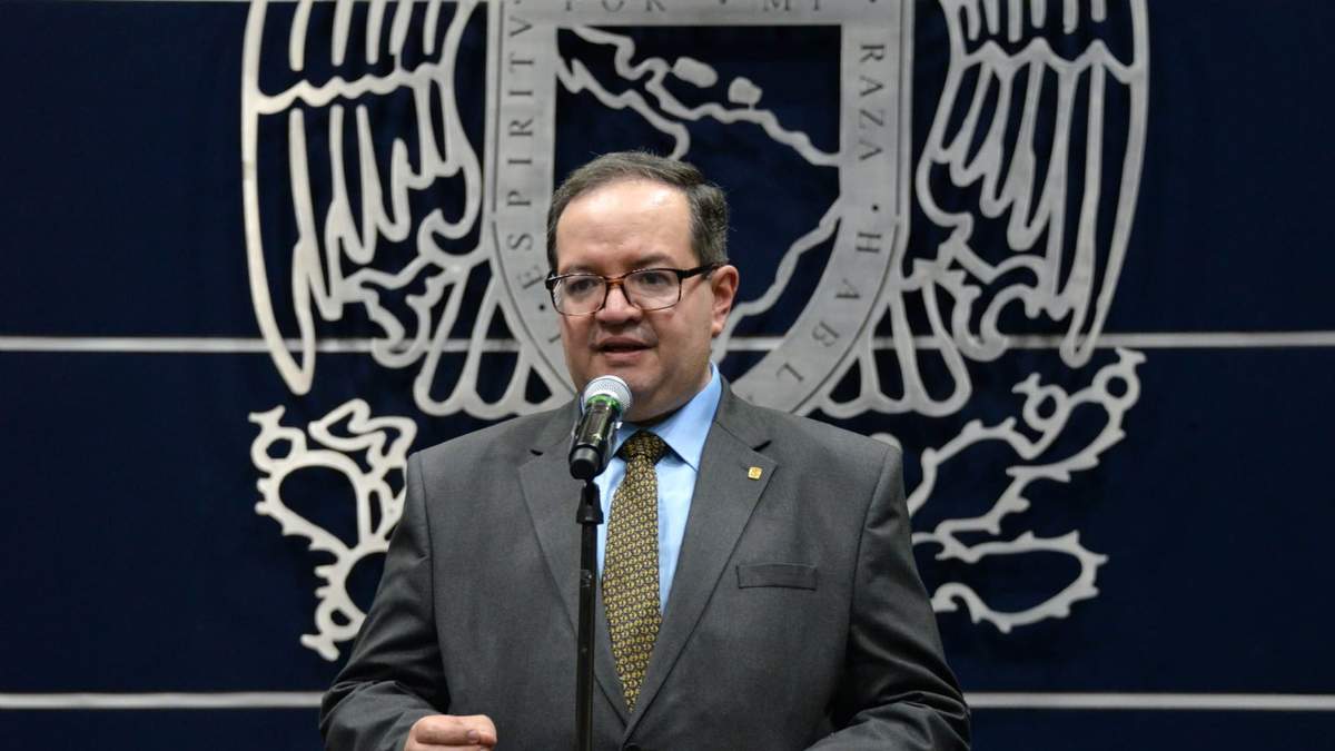 Primera conferencia de Lomelí como futuro rector