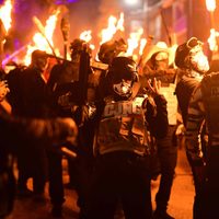 Hombres se vistieron como integrantes del CJNG durante carnaval de Tuzamapan, Veracruz