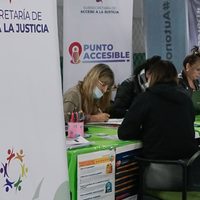 El asesoramiento para hacer más ágiles los trámites llegó a vecinos de Las Lajas