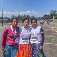 Comitiva de jóvenes rarámuris participa en carrera de fundación UNAM