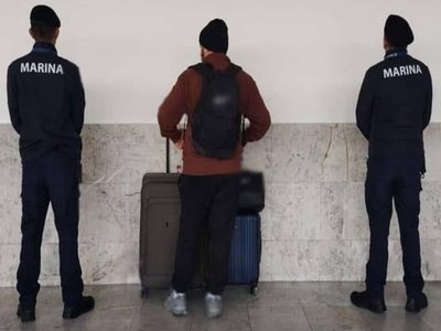 Detienen en el AICM a hombre que llevaba en su equipaje más de 4 kilos de cocaína