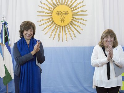Alumnos rionegrinos prometieron lealtad a la Bandera Argentina