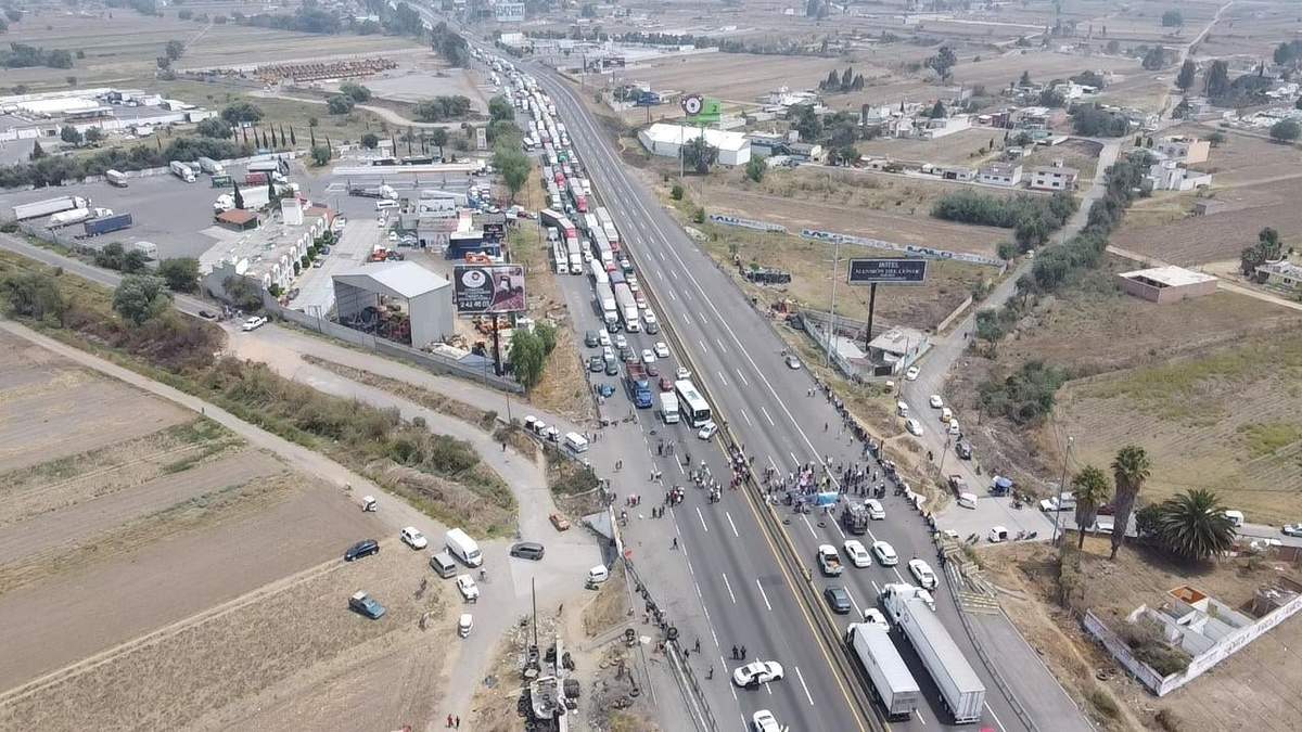 Zona de bloqueo en la México-Puebla