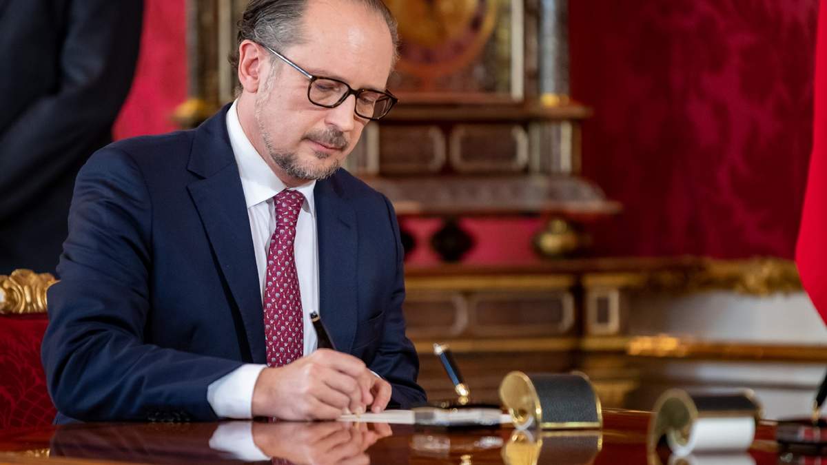 "Haré todo lo posible para servir a nuestro hermoso país", dijo el canciller
