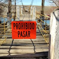 Avanza la reparación de la pasarela de Huarenchenque sobre el río Agrio