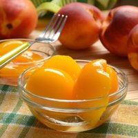 Con galletitas de agua, creá este postre helado de duraznos y dulce de leche: en pocos minutos, la receta que sorprende