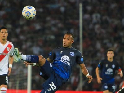 ¿Habrá sanción de oficio?: el ataque por la espalda del Pity Martínez a Sebastián Villa