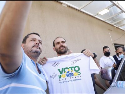 Hijo de Bolsonaro revira a Fernández: "El barco que se hunde es el de Argentina"