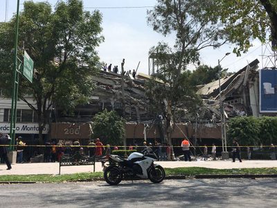 Rescatan a 10 personas de un edificio colapsado en Álvaro Obregón 286, colonia Roma