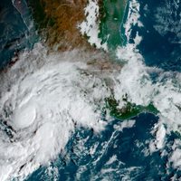 “Roslyn” crece a huracán categoría 3; ponen en alerta a Jalisco y Nayarit