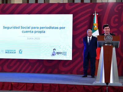 AMLO lanza programa de seguridad social para periodistas independientes; estos son los requisitos