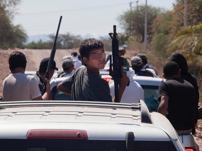 La ley del miedo gobierna Michoacán: El reclutamiento de jóvenes