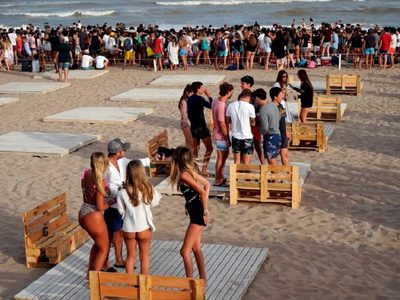 Carlos Bianco alertó que podría haber multas a quienes organicen fiestas clandestinas