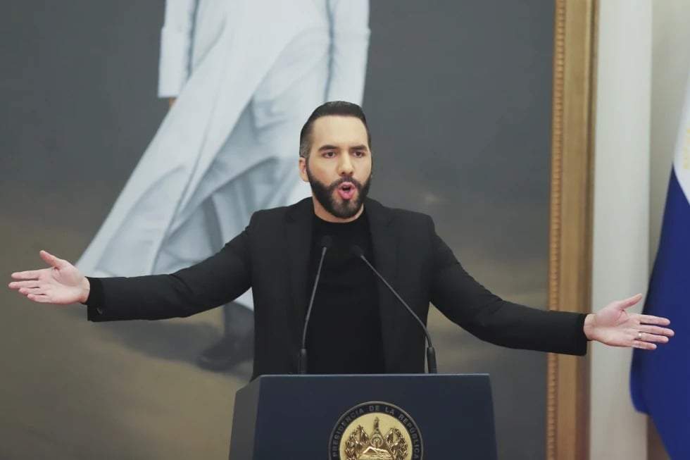 El presidente de El Salvador, Nayib Bukele, da una conferencia de prensa en San Salvador, El Salvador, el 14 de enero de 2025.