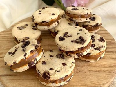 Alfajores con chips de chocolate: ganale a la inflación con esta receta barata y fácil de hacer para la merienda