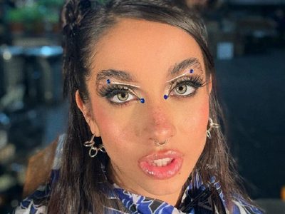 María Becerra dio cátedra de glamour en un importante evento