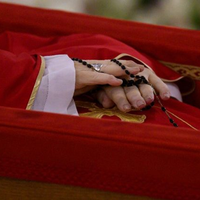 Miles de fieles le dieron el último adiós al papa Francisco