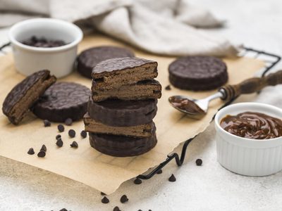 Alfajores Oreo sin horno: para el antojo dulce del sábado y sin gastar fortuna en el kiosco