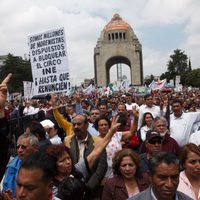 'Guerra sucia” y compra de votos, estrategias del gobierno de Peña para destruirnos: López Obrador