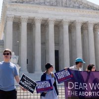 La Corte Suprema de Estados Unidos rechaza restringir el acceso a la píldora abortiva