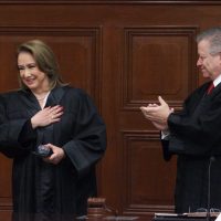Asume Yasmín Esquivel como ministra en la SCJN; ofrece pugnar por la división de poderes