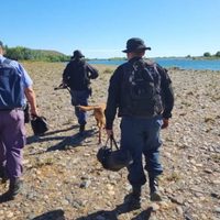 Se reanuda la intensa búsqueda del pescador perdido en Piedra del Águila