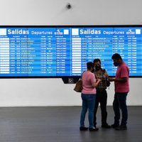 El uso de cubrebocas en aeropuertos y aviones será opcional