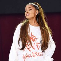 ¡No se puede creer! El look de Ariana Grande que casi no pasa por la puerta de entrada a los Grammy