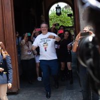 Ebrard entrega su renuncia y desafía: "aquí no hay planes B, el plan A es ganar y vencer"