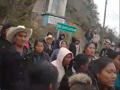 Atacan encapuchados el municipio indígena de Coyomeapan, en Puebla