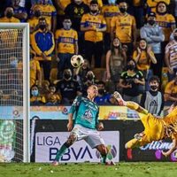 Tigres remonta y vence a León 2-1 en el partido de ida de la semifinal