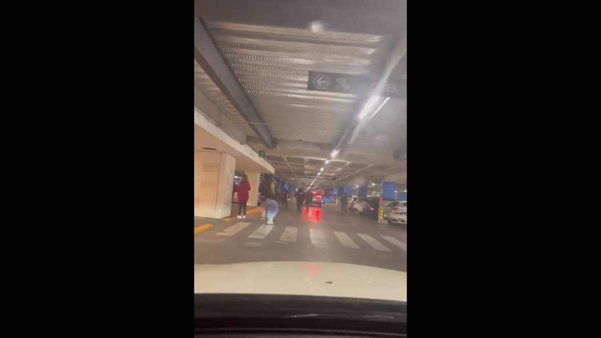 El presunto ladrón intentó esconderse en el estacionamiento de Torre Mitikah, donde fue capturado
