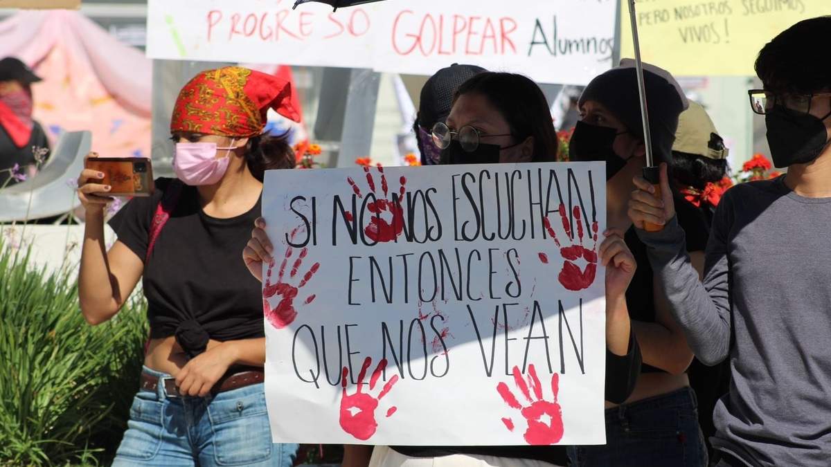 Estudiantes de la UAEH en paro