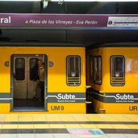 Un usuario del subte falleció en una estación y modificó el cronograma de las formaciones
