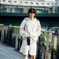 Del día a la noche con autenticidad: el estilo japonés que conquista la moda global