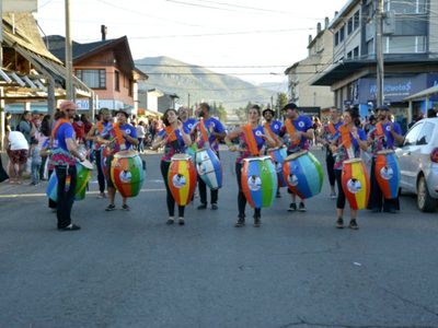 A puro ritmo y color arrancó el Carnaval en Bariloche