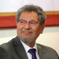 Otorgan el Premio Nacional Letras de Sinaloa al escritor Élmer Mendoza