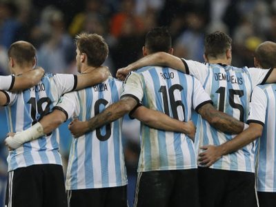 Otro importante futbolista argentino ayudó a Bahía Blanca contra el coronavirus