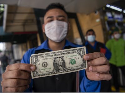 La BMV cierra la semana con ganancia de 5.03% y el dólar se cotiza en 17.20 pesos