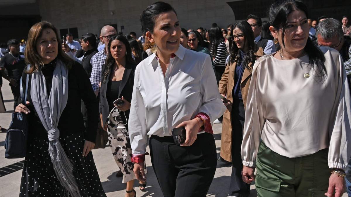 Diputadas durante el simulacro de sismo de este miércoles 18 de febrero
