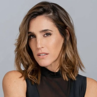 Con sensualidad y elegancia funcional, Soledad Pastorutti encendió la escena con un conjunto rojo impecable