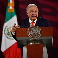 AMLO pide al policía que mató a normalista de Ayotzinapa que se entregué