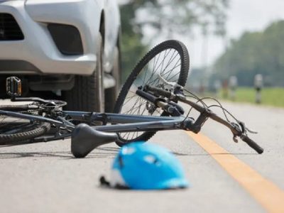 Un fallo judicial estableció que un ciclista pierde la prioridad de paso si va por la derecha