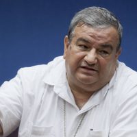 El arzobispo Carlos Garfias Merlos sigue grave por covid pero reportan "esperanza de recuperación"