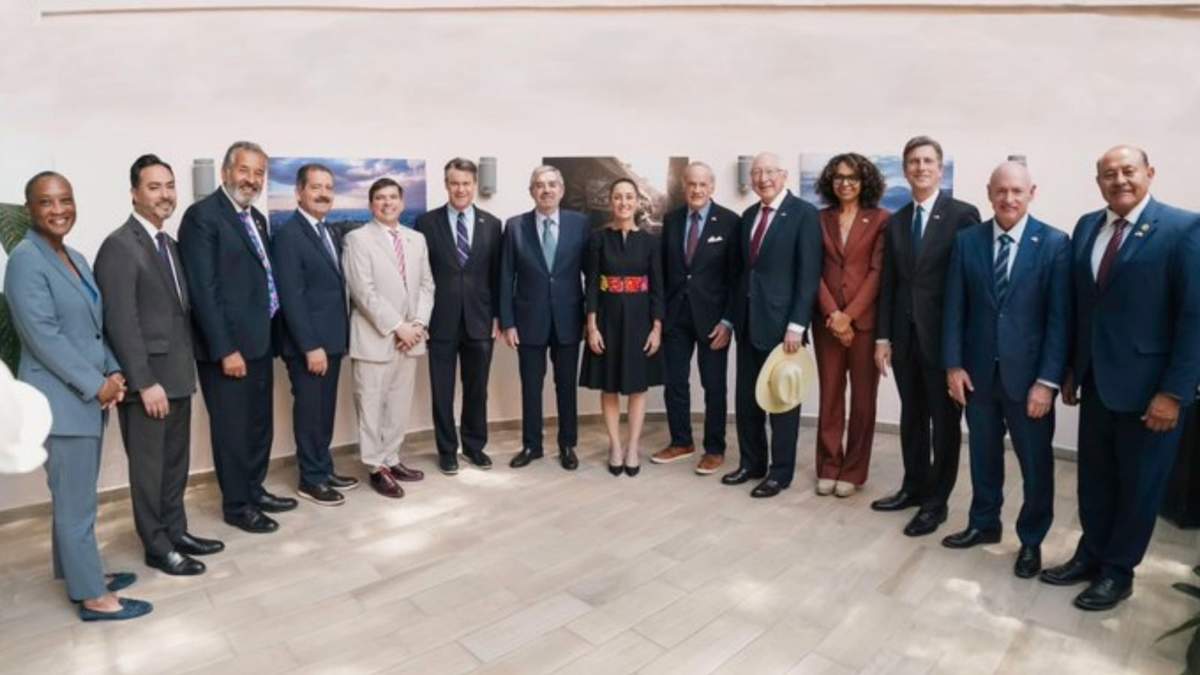 Sheinbaum con legisladoras y legisladores de Estados Unidos, acompañados por el embajador Ken Salazar